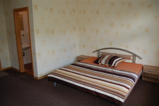 Einzelzimmer_Bett.JPG